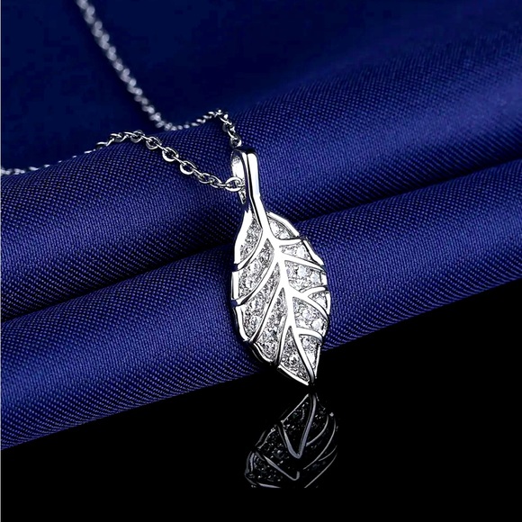 Leaf necklace - Picture 1 of 1